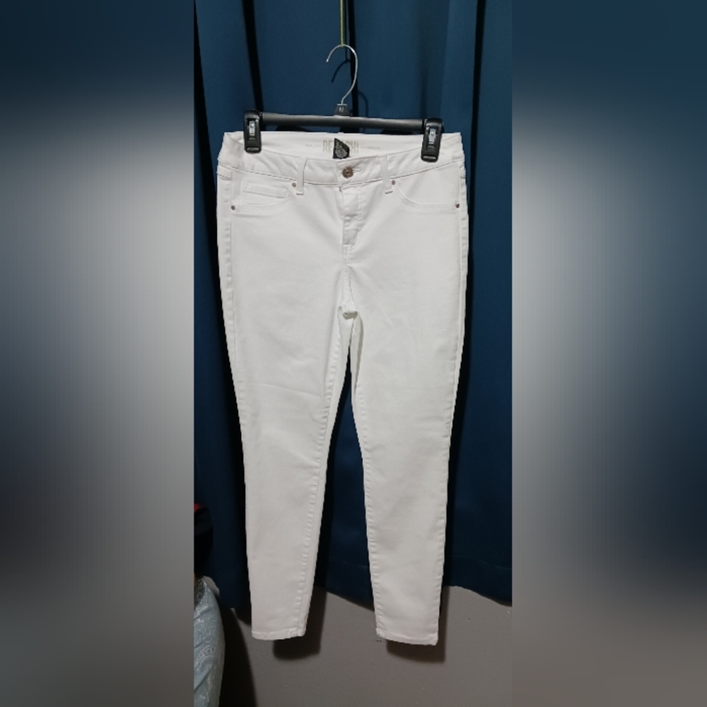 White Pant, Size 7(28)